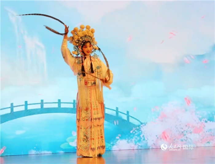 四川省成都市川劇研究院帶來(lái)了精彩的川劇演出。人民網(wǎng)記者 李志偉攝