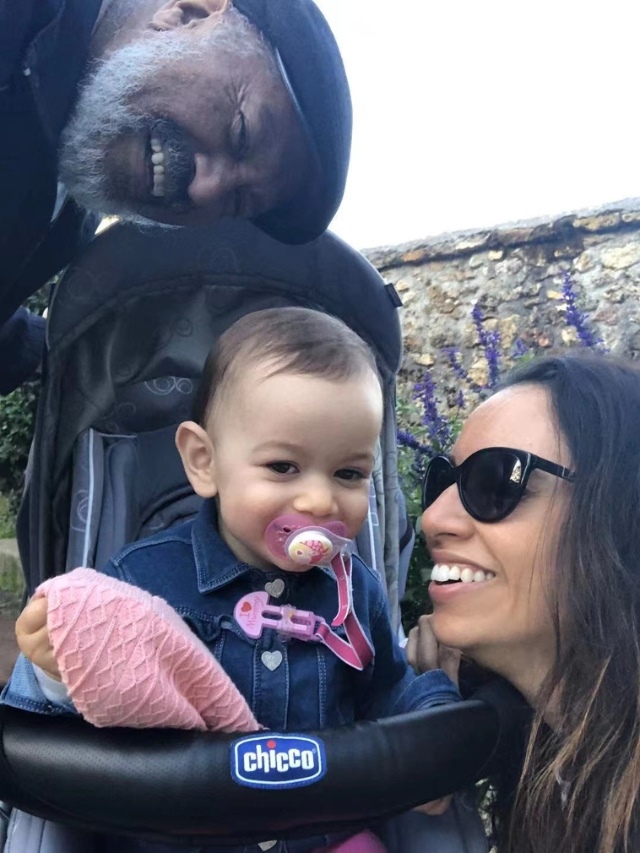 丹尼爾和家人在北京。圖片由受訪者提供