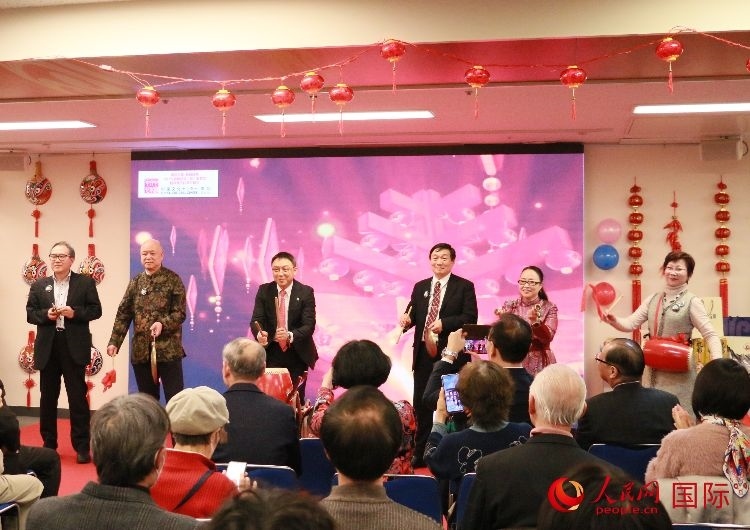 打擊樂(lè)合奏《春節(jié)序曲》。人民網(wǎng) 許可攝