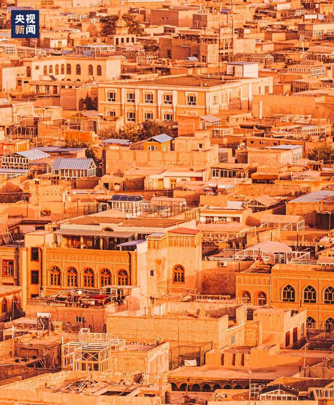 △喀什古城在天山和昆侖山的守護下，留住了千年前的樣子。