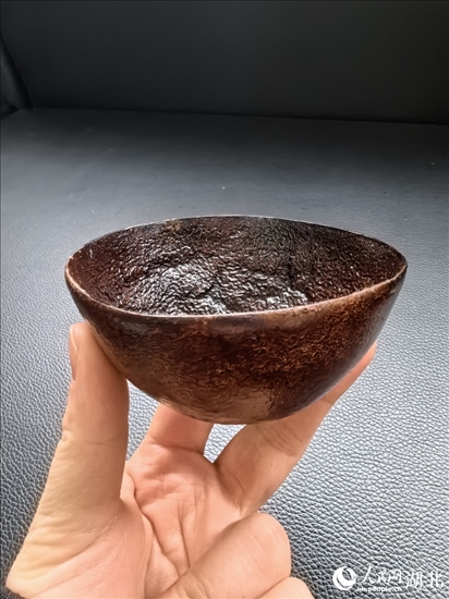 用橘子皮制成的碗。人民網(wǎng)記者 周雯攝
