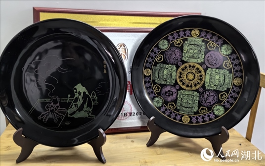 壩漆工藝品。人民網(wǎng)記者 周雯攝