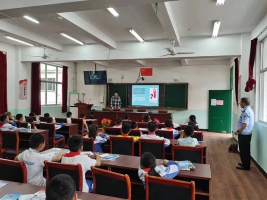 安全知識宣傳進校園。將樂縣農(nóng)業(yè)農(nóng)村局供圖