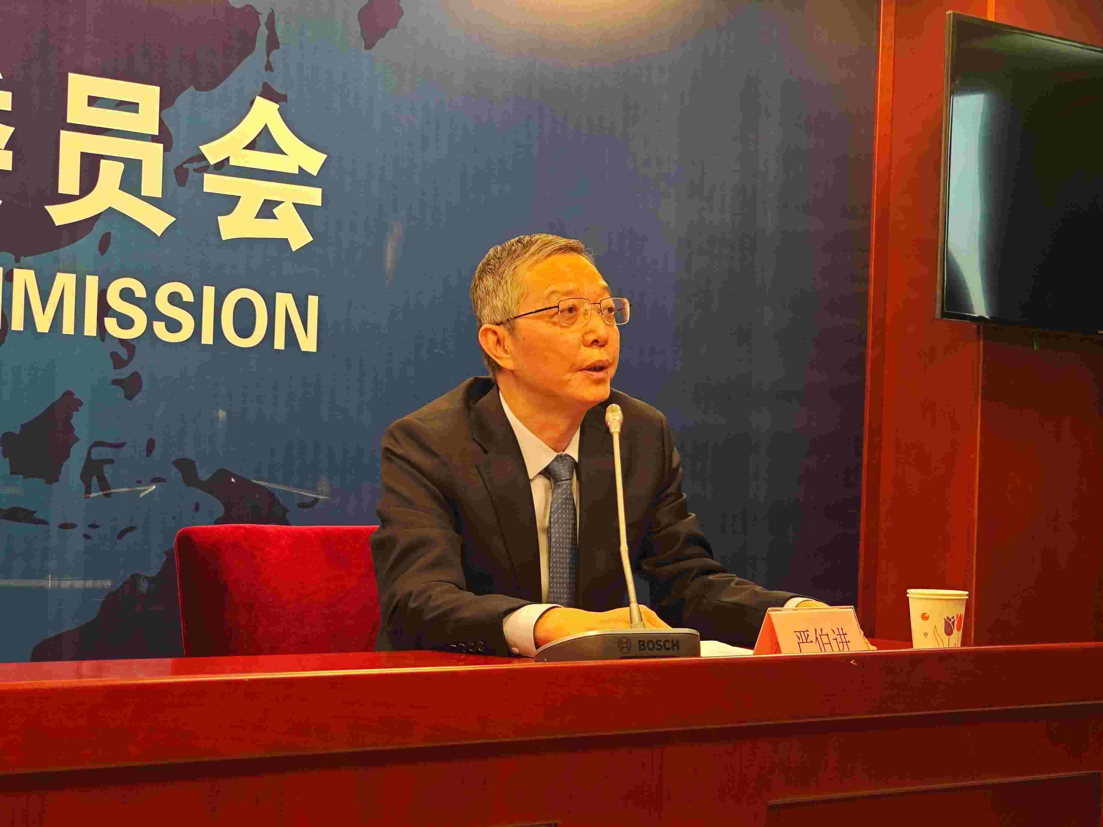 2月23日，嚴(yán)伯進(jìn)在證監(jiān)會例行新聞發(fā)布會現(xiàn)場。 人民網(wǎng) 黃盛 攝