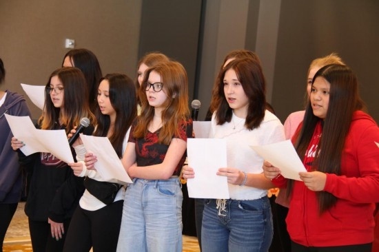 2月9日，在馬斯卡廷，馬斯卡廷中學(xué)學(xué)生在演唱中文歌曲。