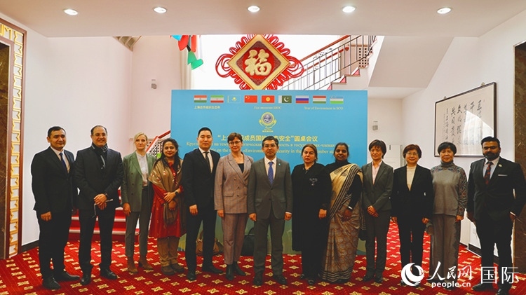 2月26日，“上海合作組織成員國生態(tài)安全”圓桌會(huì)議在北京舉行。 人民網(wǎng) 阿爾達(dá)克攝