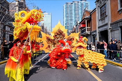 2024年2月10日，上海張園舉辦舞龍舞獅活動(dòng)，為市民和游客獻(xiàn)上一場(chǎng)視覺(jué)盛宴。