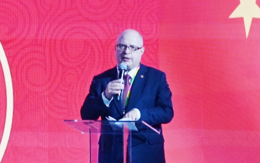 俄羅斯國家杜馬資產(chǎn)、土地和財(cái)產(chǎn)關(guān)系委員會(huì)主席兼俄中議員友好小組主席加夫里洛夫致辭。主辦方供圖 