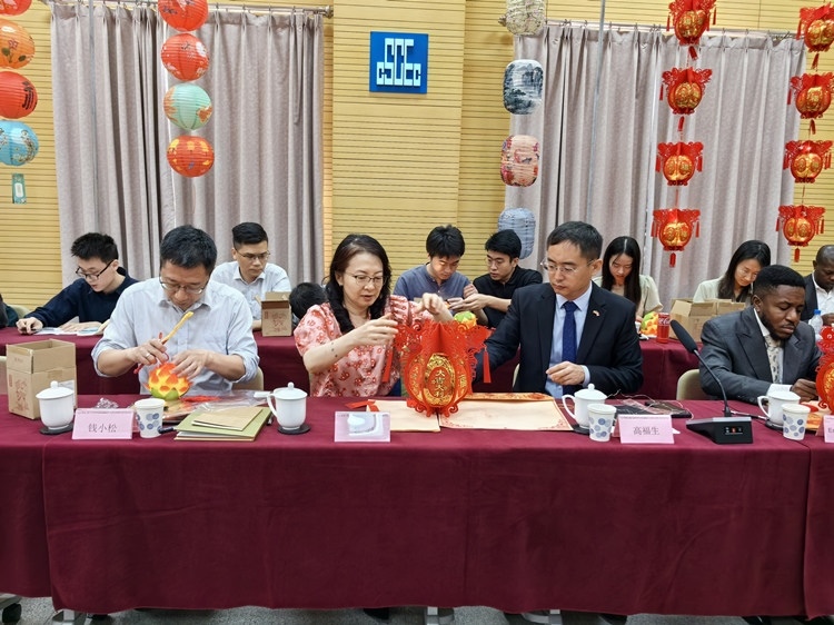 燈籠文化交流活動(dòng)現(xiàn)場。中建國際中西非公司供圖