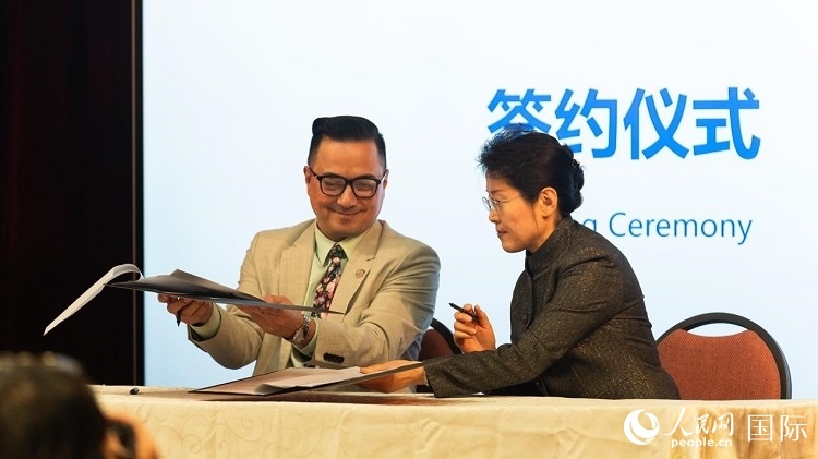 山東省圖書(shū)館與舊金山公共圖書(shū)館簽署合作協(xié)議。