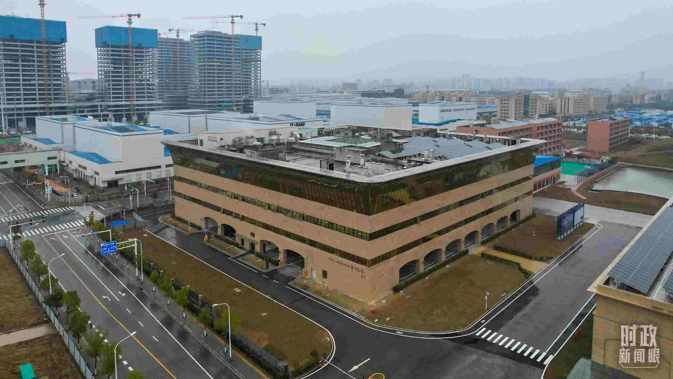 △巴斯夫杉杉電池材料研究院。（總臺(tái)央視記者范凱拍攝）