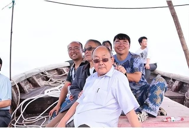 楊士莪院士參加海試。哈爾濱工程大學(xué)供圖