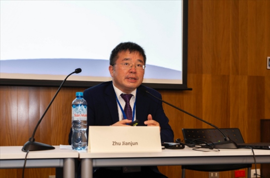 上海外國語大學國際文化交流學院副院長朱建軍做專題講座。（秘魯天主教大學孔子學院供圖）