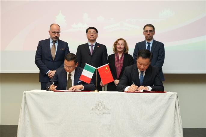 揚州市政府與意大利中國商會簽署合作協(xié)議。 主辦方供圖