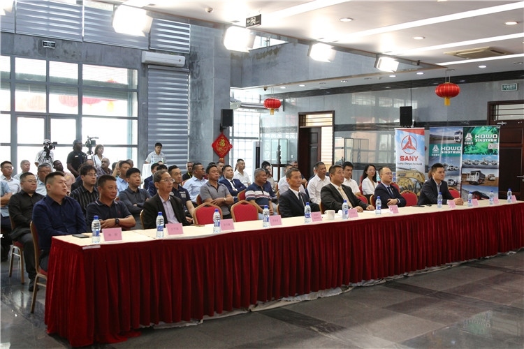 當(dāng)?shù)貢r間3月26日下午，中國品牌重型機械、載重車輛宣傳推介會在中國駐蘇里南大使館舉行。圖為宣介會現(xiàn)場。中國駐蘇里南大使館供圖