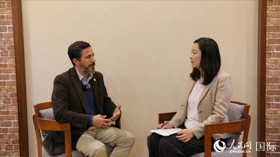 阿根廷布宜諾斯艾利斯大學(xué)阿根廷—中國(guó)研究中心主任、阿根廷知名漢學(xué)家畢嘉宏（Ignacio Villagran）接受人民網(wǎng)記者專訪。人民網(wǎng)記者 周雨攝