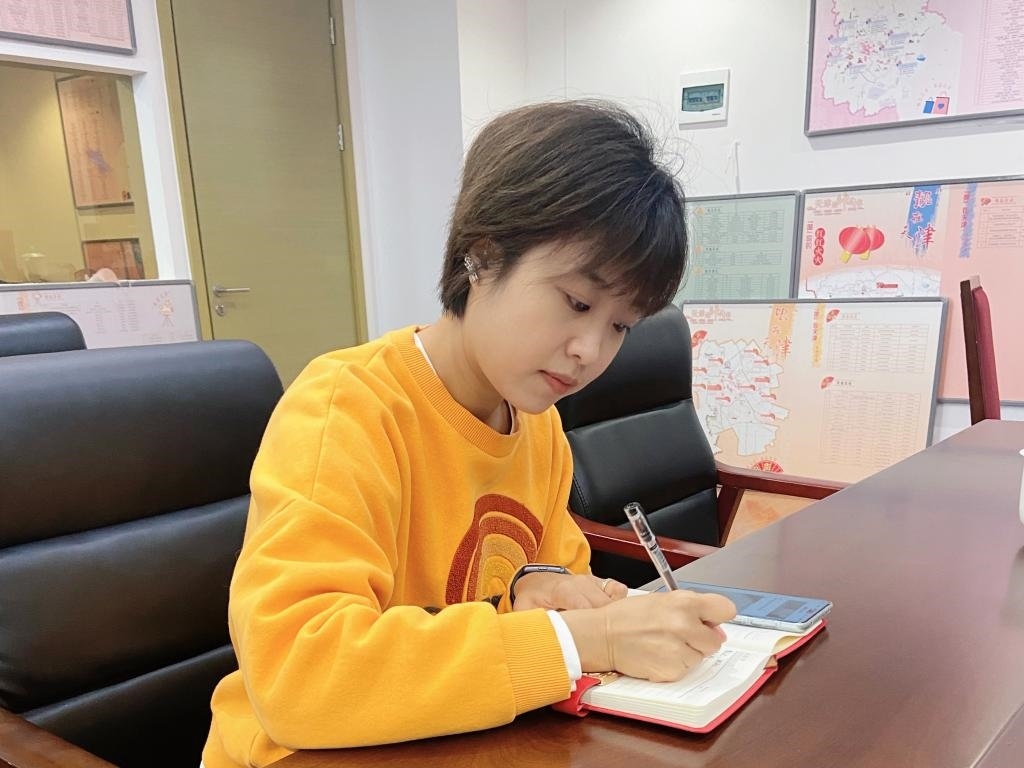 武麗潔在工作中。新華社發(fā)