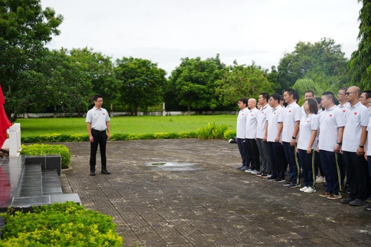 醫(yī)療隊(duì)隊(duì)長(zhǎng)致詞。中國(guó)援桑醫(yī)療隊(duì)供圖