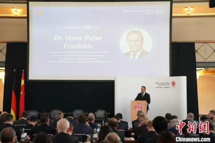 當?shù)貢r間4月5日，由中國商務部主辦的“投資中國”德國專場推介活動在斯圖加特市舉行。中新社記者 馬秀秀 攝