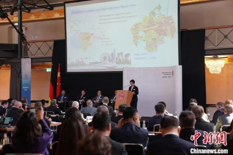 當?shù)貢r間4月5日，由中國商務部主辦的“投資中國”德國專場推介活動在斯圖加特市舉行。中新社記者 馬秀秀 攝