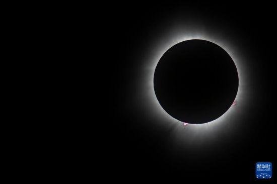 這是4月8日在美國紐約州普拉茨堡拍攝的日全食景觀。新華社發(fā)（文森特·約翰遜攝）