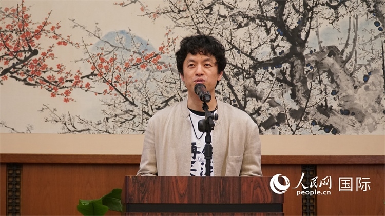 影片導演竹內亮致辭。人民網(wǎng) 蔣曉辰攝