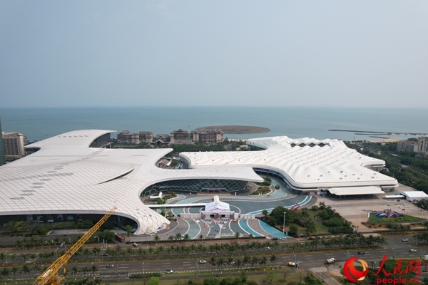 航拍第四屆消博會(huì)主會(huì)場(chǎng)。人民網(wǎng)記者 孟凡盛攝