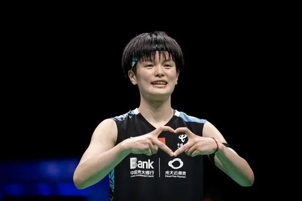 4月14日，王祉怡在奪冠后慶祝。新華社記者 江漢攝