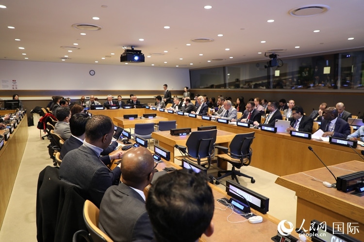 40多國(guó)常駐代表、副代表以及聯(lián)合國(guó)工發(fā)組織、糧農(nóng)組織、區(qū)域經(jīng)委會(huì)、南南合作辦公室等聯(lián)合國(guó)機(jī)構(gòu)官員等100多人參加全球發(fā)展倡議之友小組高級(jí)別會(huì)議。 人民網(wǎng)記者 李志偉攝