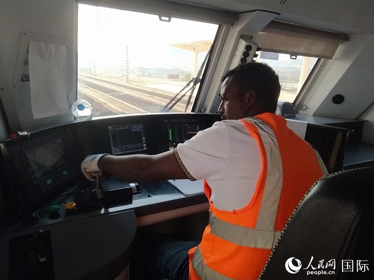 火車司機(jī)索博卡。人民網(wǎng)記者 黃培昭攝