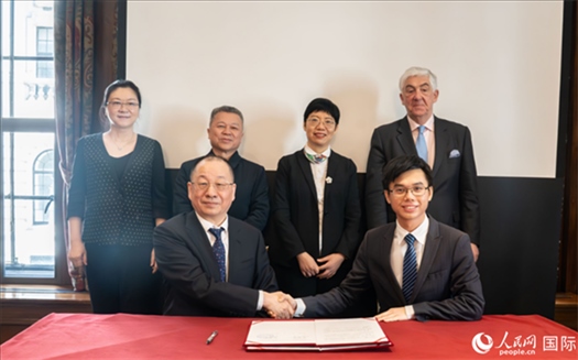 活動簽約現(xiàn)場。實習生 劉船攝