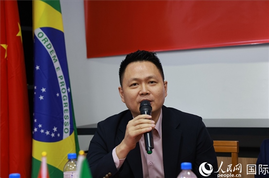 中國駐里約熱內(nèi)盧總領(lǐng)館副總領(lǐng)事王尉育在座談會上致辭。人民網(wǎng)記者 陳海琪攝