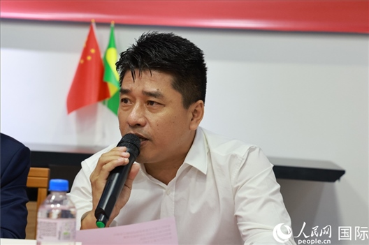 巴西中國浙江商會會長鄭俠茂在座談會上致辭。人民網(wǎng)記者 陳海琪攝