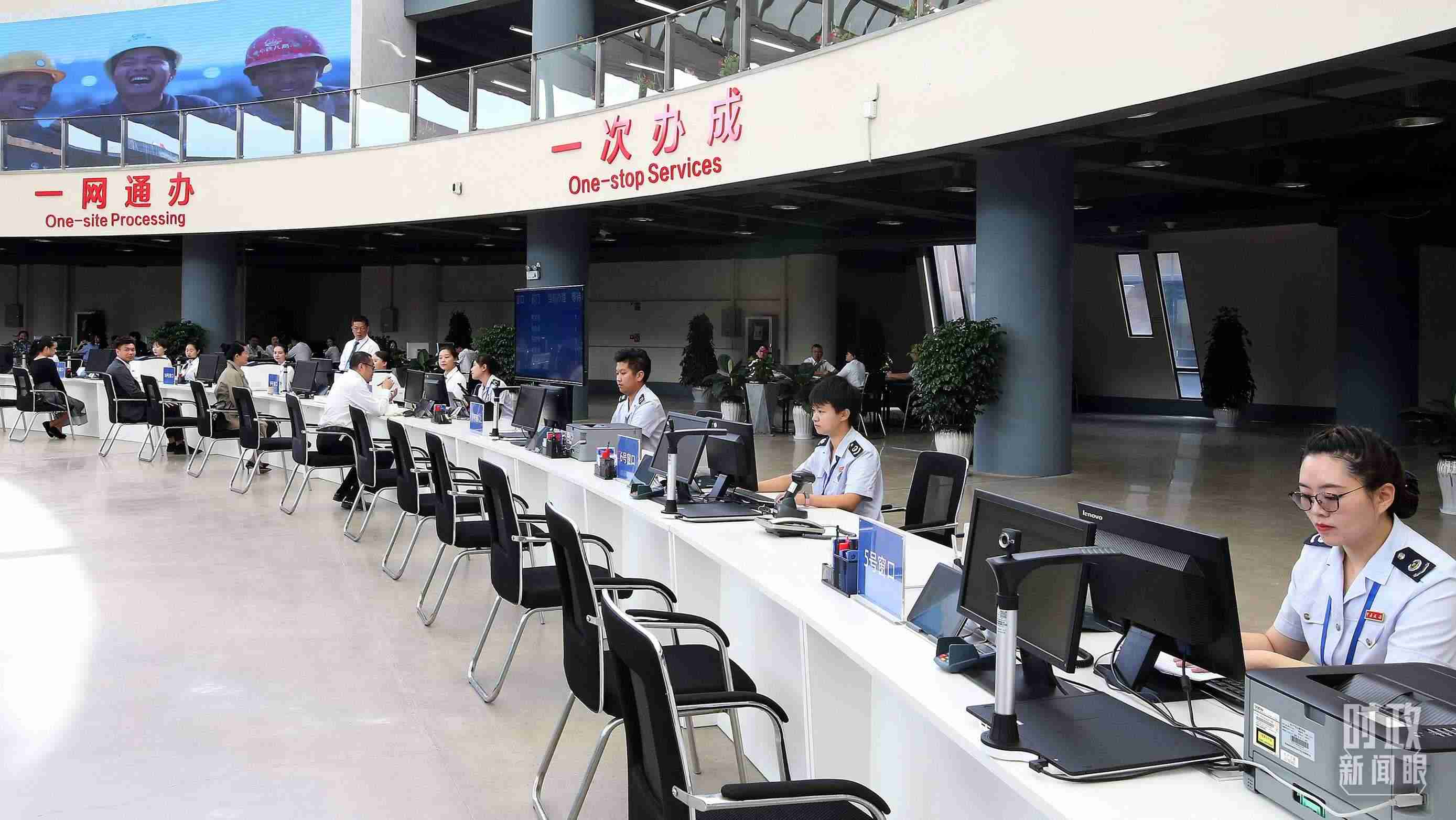 △中國(guó)（云南）自由貿(mào)易試驗(yàn)區(qū)昆明片區(qū)綜合服務(wù)中心。（圖/視覺中國(guó)）