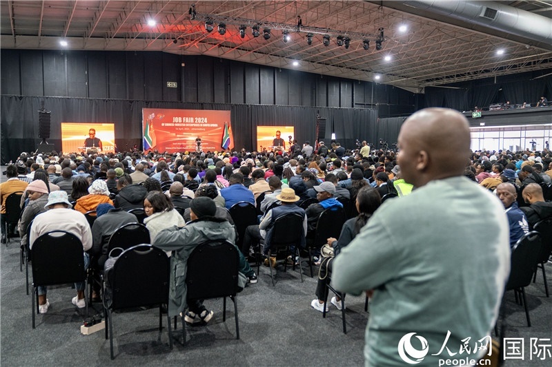 2024年中資企業(yè)招聘大會現(xiàn)場。 人民網(wǎng) 希拉茲攝