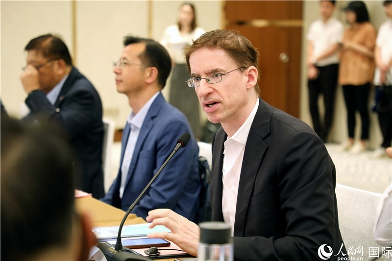 德國駐廣州總領(lǐng)事魯彥在產(chǎn)業(yè)對接會上發(fā)言。人民網(wǎng)記者趙益普攝