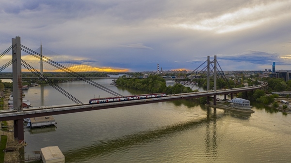 匈塞鐵路塞爾維亞境內(nèi)。中國(guó)鐵路國(guó)際有限公司供圖