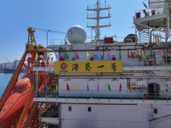 亞洲首艘圓筒型FPSO“海葵一號”建造完工。韓慶攝