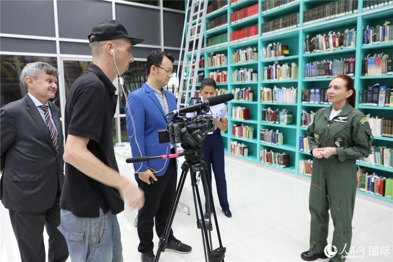 巴西高等防務(wù)學(xué)院院長卡拉·利里奧·馬丁斯接受了人民網(wǎng)的視頻采訪。 人民網(wǎng)記者 陳一鳴攝