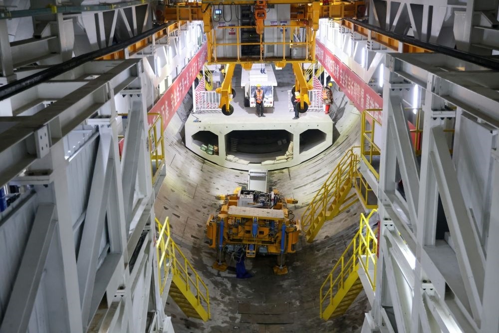 2024年2月16日，中鐵十四局集團(tuán)的建設(shè)者在京唐城際鐵路運(yùn)潮減河隧道施工。新華社記者 邢廣利 攝