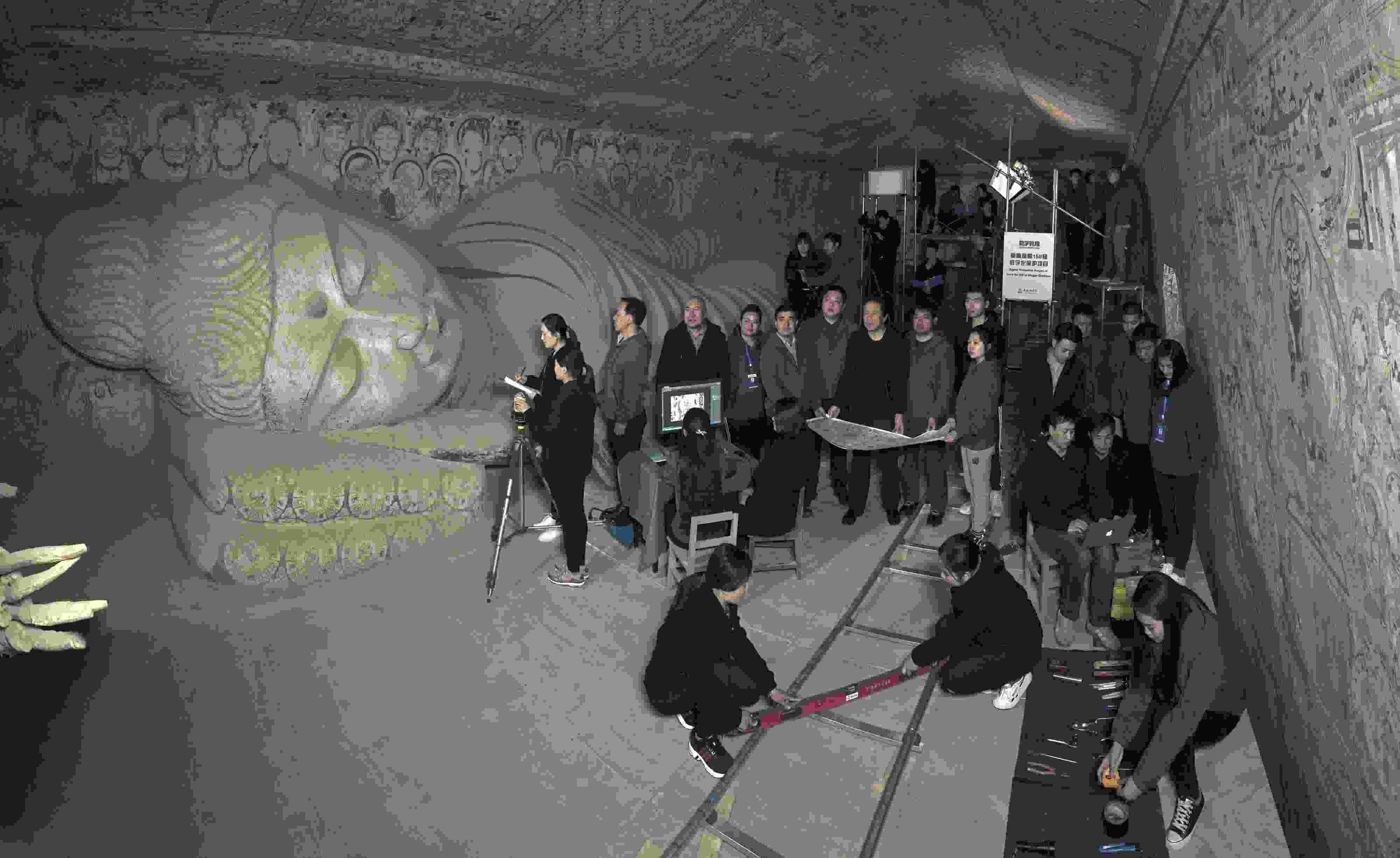 敦煌研究院文物數(shù)字化團(tuán)隊在莫高窟第158窟工作現(xiàn)場。敦煌研究院供圖