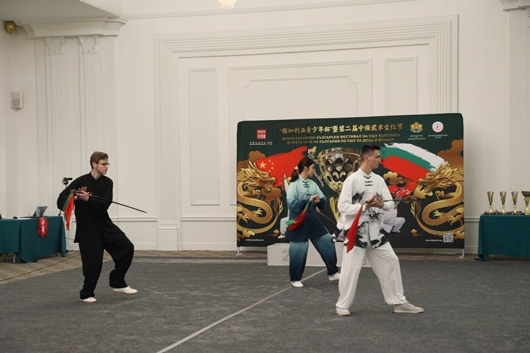 武術(shù)愛(ài)好者現(xiàn)場(chǎng)表演。索非亞中國(guó)文化中心供圖