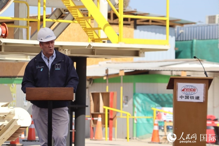 智利交通與電信部部長胡安·卡洛斯·穆尼奧斯在儀式上為盾構(gòu)機進行命名，并宣布盾構(gòu)始發(fā)。陳露明攝