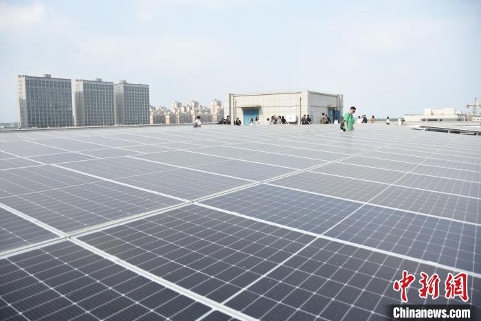 圖為中原人工智能計(jì)算中心的光伏項(xiàng)目。王宇攝