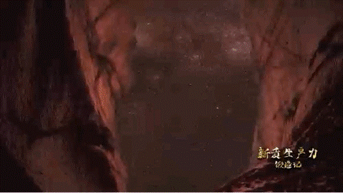 要甄別并發(fā)現(xiàn)暗物質粒子，如同在一場人聲鼎沸的足球比賽現(xiàn)場聽見一根鋼針跌落的聲音。