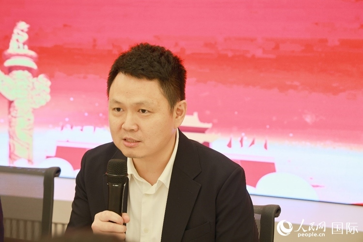 中國駐里約熱內(nèi)盧總領(lǐng)館副總領(lǐng)事王尉育在座談會上致辭。人民網(wǎng)記者 陳海琪攝