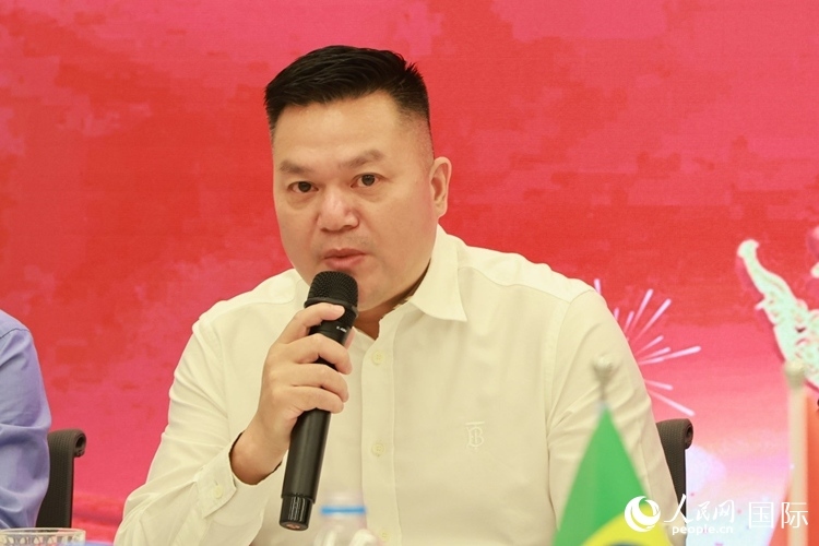 巴西和統(tǒng)會會長張小春在座談會上致辭。人民網(wǎng)記者 陳海琪攝