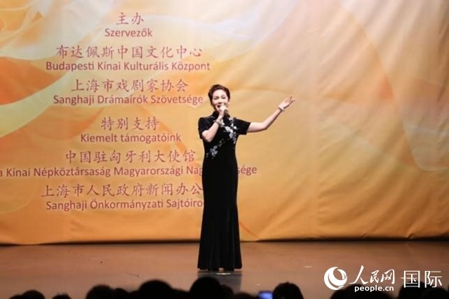 “玉蘭花開·魅力上?！弊哌M布達佩斯。葉辰亮攝