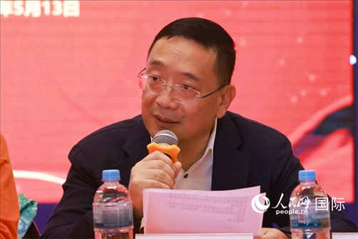 巴西文協(xié)主席上官建峰在座談會(huì)上致辭。人民網(wǎng)記者 陳海琪攝