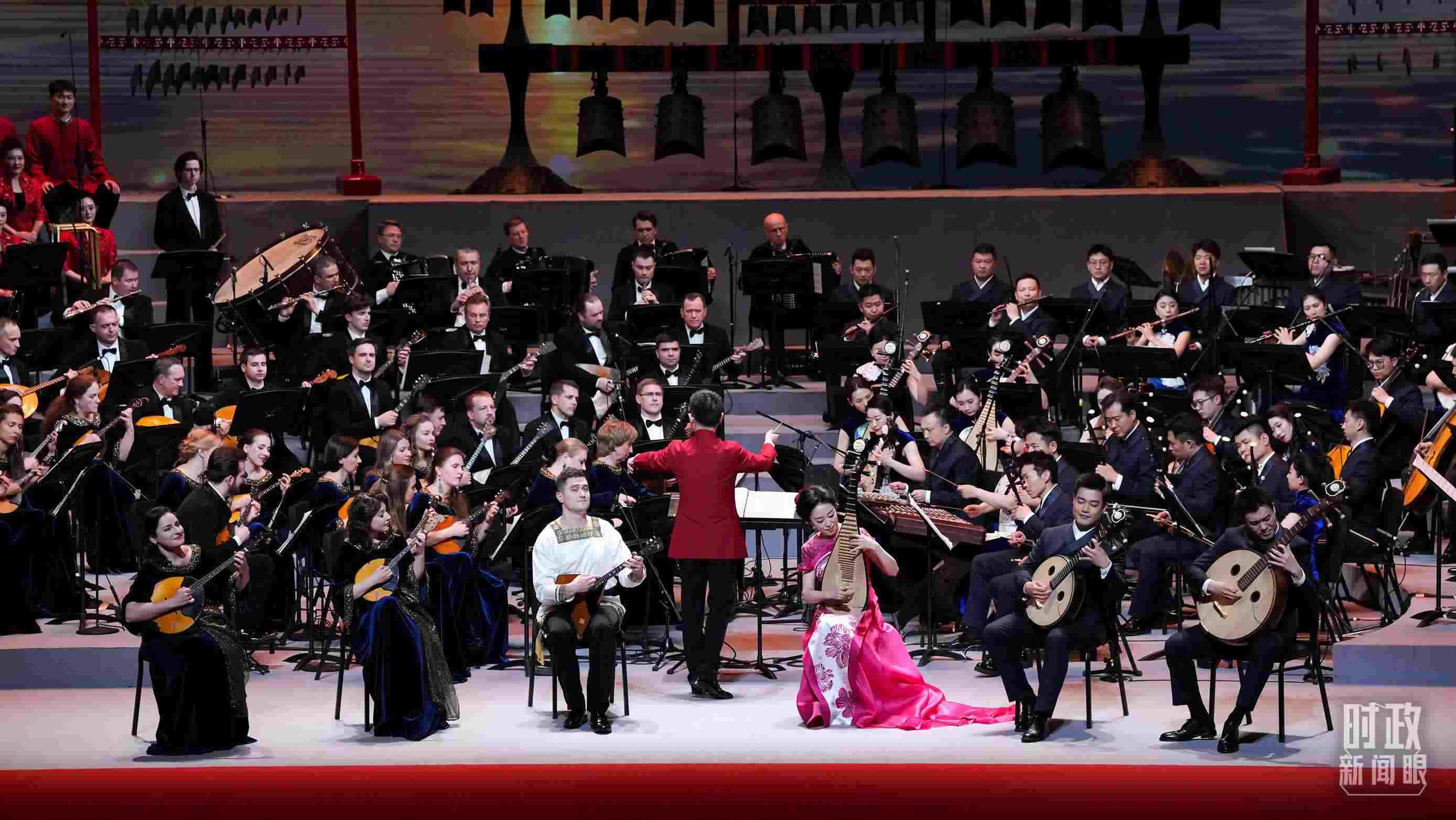 △前來參加音樂會的中俄藝術(shù)家匯聚一堂。（總臺央視記者李增仁、國廣記者李晉拍攝）